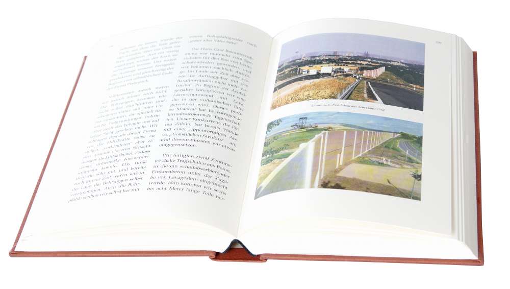 Firmenchronik-Graf-aufgeschlagen