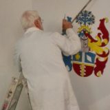 Kirchenmaler Michael Reczko bei der Arbeit