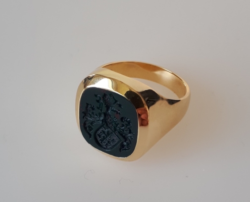 Siegelring Modell 10 / Gelbgold / Jaspis Siegelring Modell 10 / Gelbgold / Jaspis