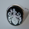 Siegelring Modell 32 / Weißgold / Onyx / Silbereinlage Siegelring Modell 32 / Weißgold / Onyx / Silbereinlage