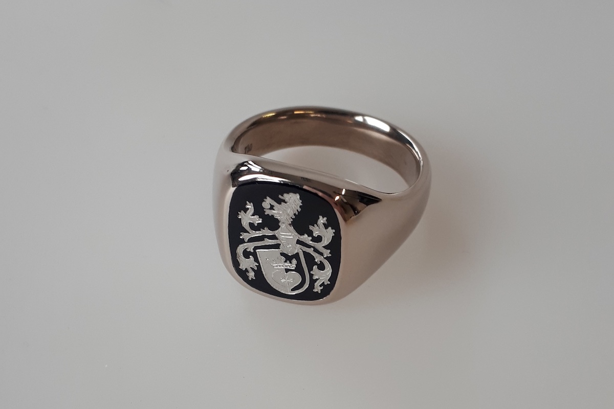 Siegelring Modell 48 / Weißgold / Onyx / Silbereinlage Siegelring Modell 48 / Weißgold / Onyx / Silbereinlage