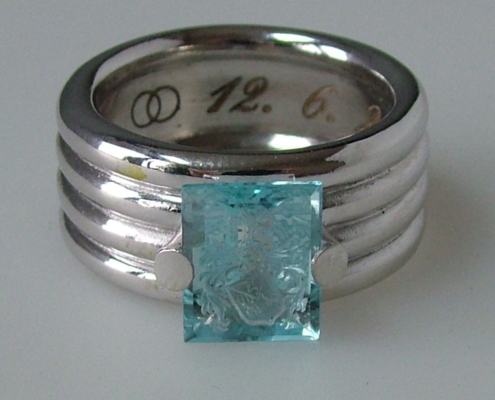 Siegelring Modell 52 Carree / Weißgold / Topas blau Siegelring Modell 52 Carree / Weißgold / Topas Blau
