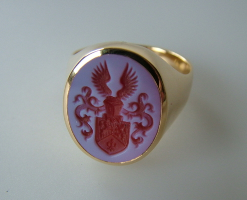 Siegelring Modell 8 / Gelbgold / Lagenstein rot Siegelring Modell 8 / Gelbgold / Lagenstein rot