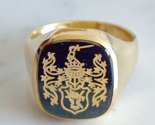 Ring 4 / Gelbgold / Onyx / Gelbgoldeinlage Wappensignet Ring4-GG-Onyx-GG-Einlage-Wappensignet