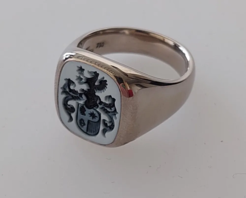 Siegelring Modell 48 / Weißgold / Lagenstein weiss Siegelring Modell 48 / Weißgold / Lagenstein weiss